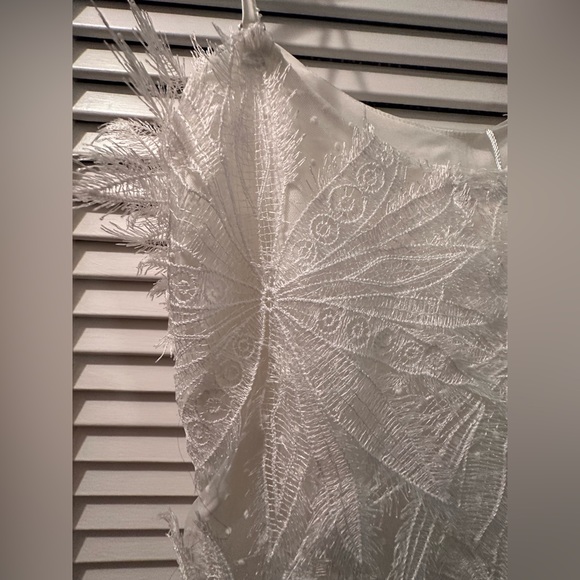 INAMORE White Feather dress - Picture 3 of 11